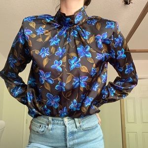Women’s Size 2P Silky Floral Blouse